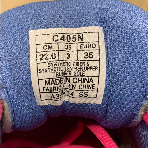 Kids running shoe. Size 3. - Picture 3 of 4